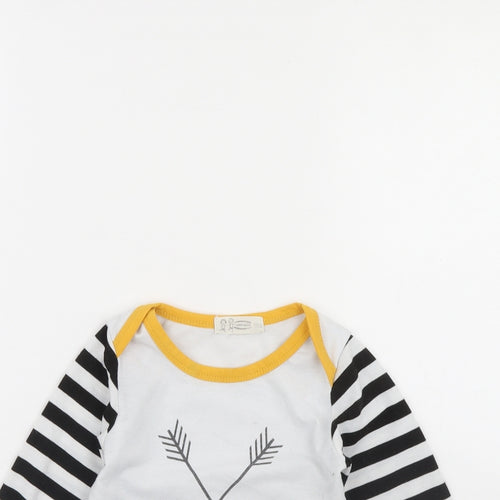 Preworn Girls White Striped  Basic T-Shirt Size 4 Years