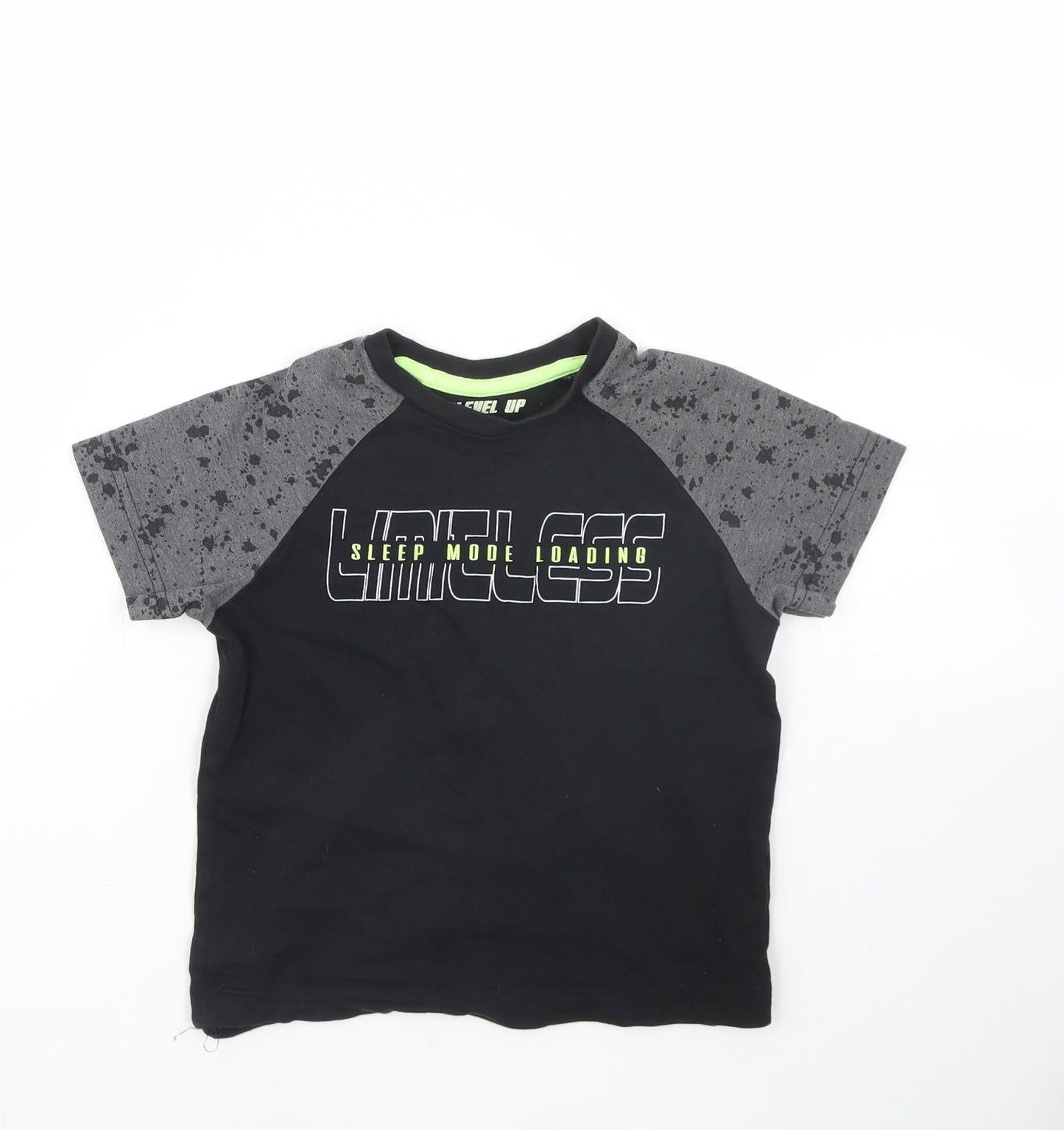 Preworn Boys Black   Basic T-Shirt Size 5 Years