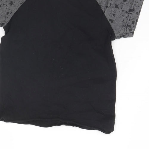 Preworn Boys Black   Basic T-Shirt Size 5 Years
