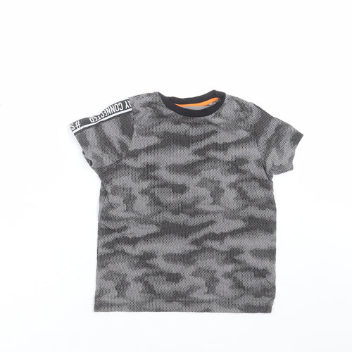 Matalan Boys Grey Camouflage  Basic T-Shirt Size 5 Years