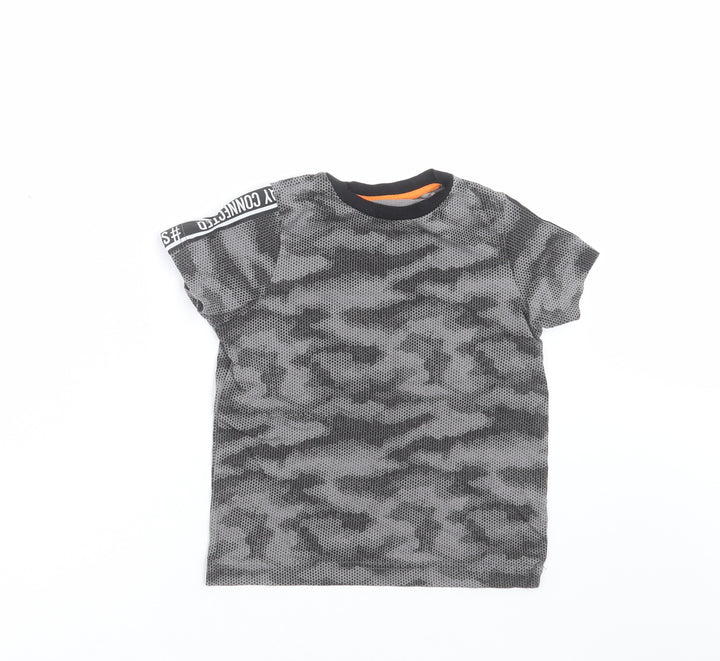Matalan Boys Grey Camouflage Basic T-Shirt Size 5 Years