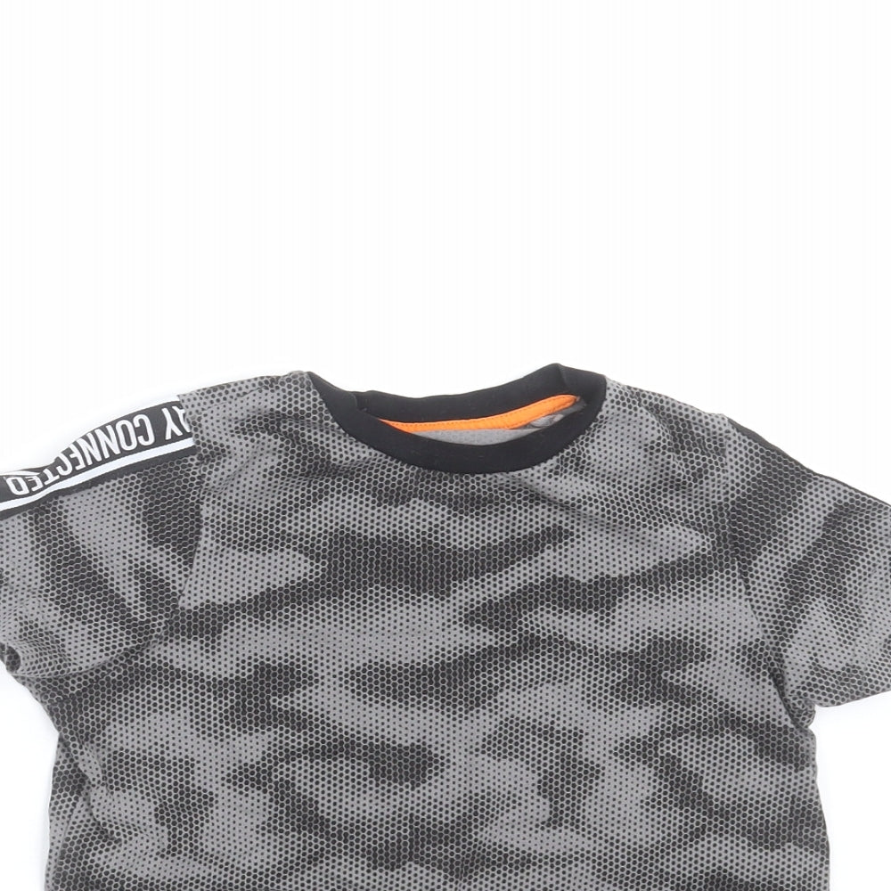 Matalan Boys Grey Camouflage  Basic T-Shirt Size 5 Years