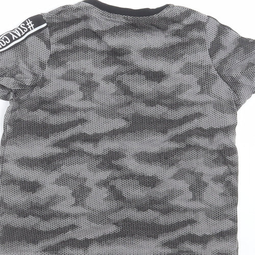 Matalan Boys Grey Camouflage  Basic T-Shirt Size 5 Years
