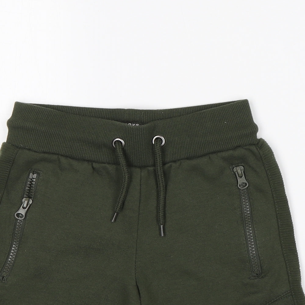 Primark Boys Green   Sweat Shorts Size 6-7 Years