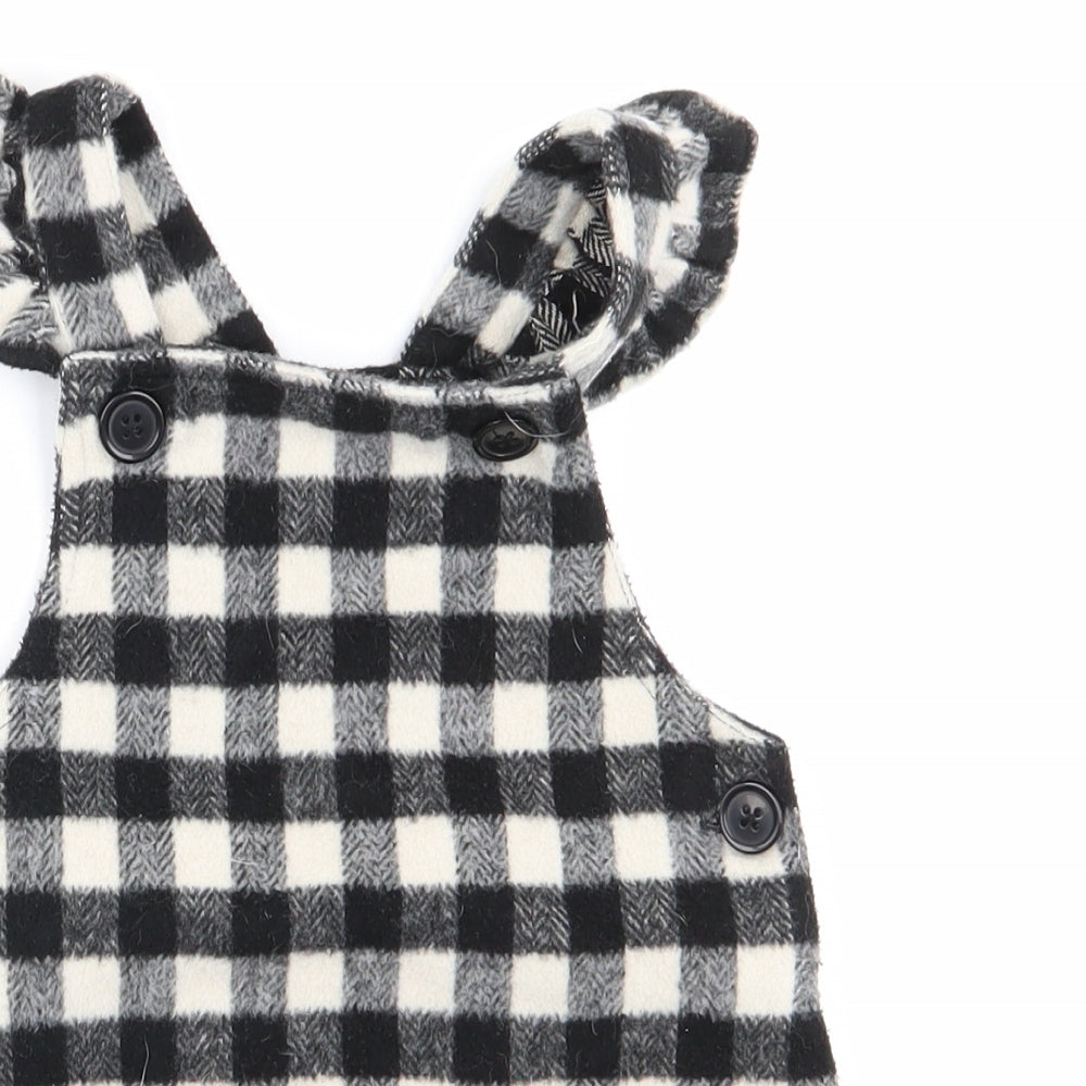 Fred & Flo Girls Black Check  Pinafore/Dungaree Dress  Size 12-18 Months  - Black & White check Patch Pockets Frilled Straps