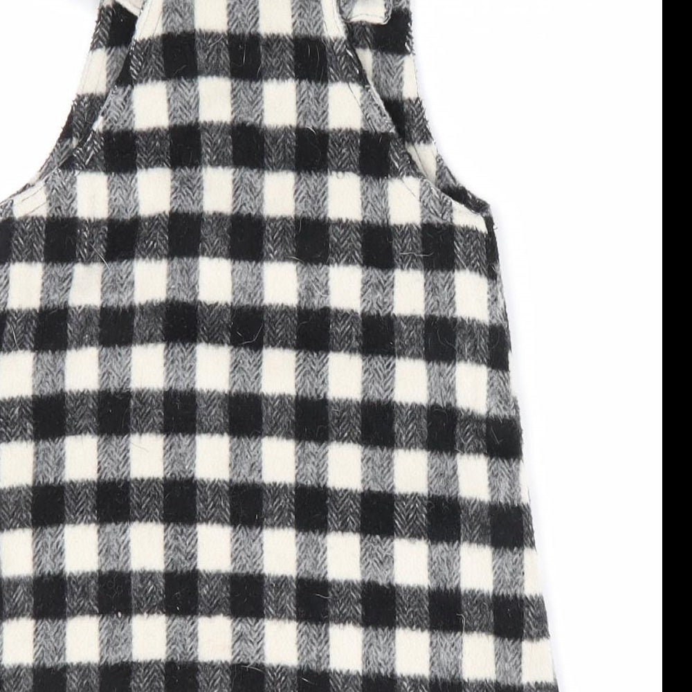 Fred & Flo Girls Black Check  Pinafore/Dungaree Dress  Size 12-18 Months  - Black & White check Patch Pockets Frilled Straps