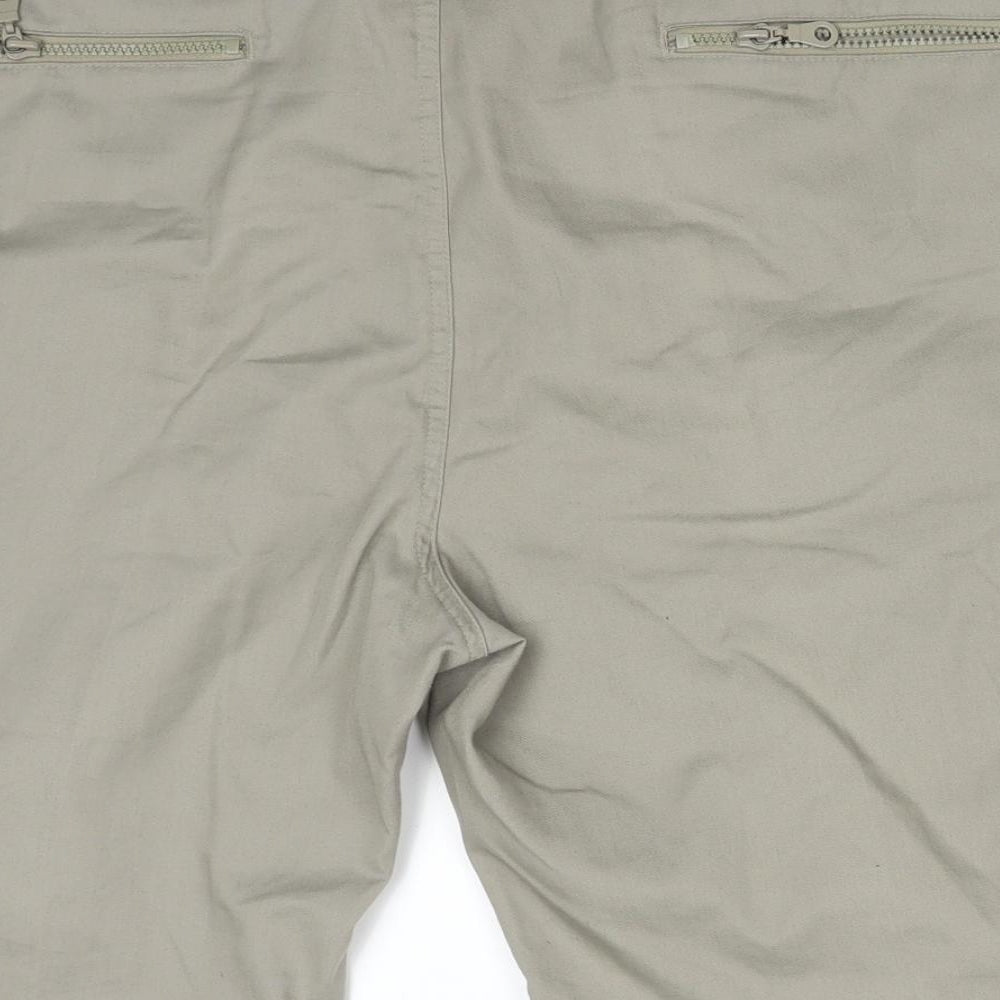 Preworn Mens Green  Cotton Cargo Shorts Size 44 L9 in Regular