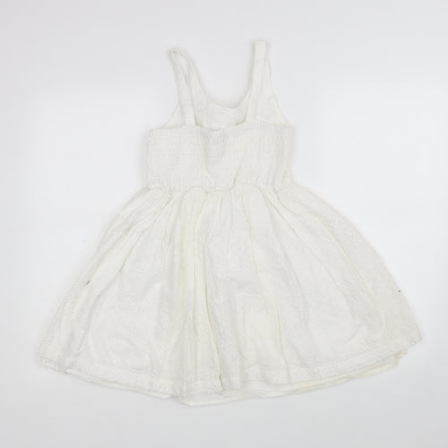 Gap Girls White  Cotton A-Line  Size 10-11 Years  Round Neck