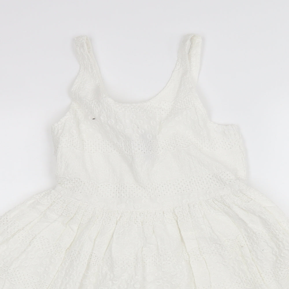 Gap Girls White  Cotton A-Line  Size 10-11 Years  Round Neck