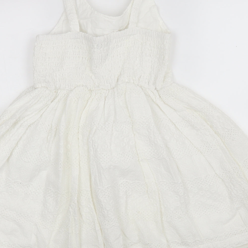 Gap Girls White  Cotton A-Line  Size 10-11 Years  Round Neck