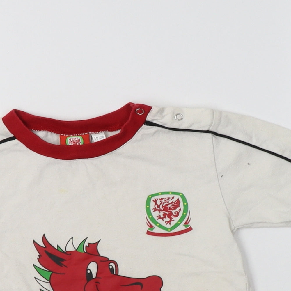 Preworn Baby White  Cotton Basic T-Shirt Size 18-24 Months Crew Neck  - Wales