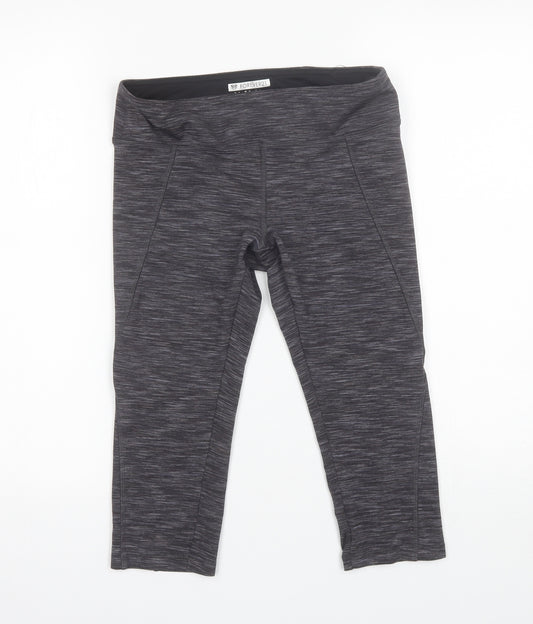 Front view of Forever 21 women’s grey polyester blend compression leggings, size M, 17-inch leg regular