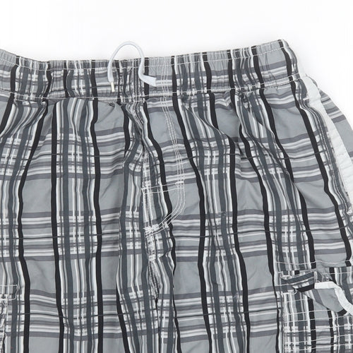 Voyager Mens Grey Plaid  Cargo Shorts Size L L9 in Regular