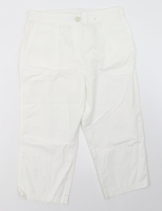 Front view of Bonmarché women’s white cotton cropped trousers, size UK 12, 22-inch leg regular button