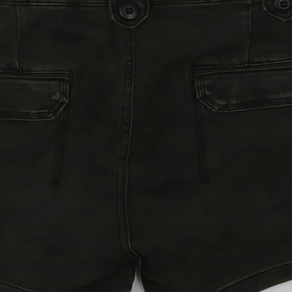 Black Premium Womens Green Camouflage Cotton Cargo Shorts Size 29 in L6 in Regular Button