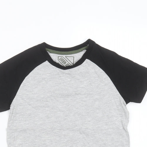 Matalan Boys Grey  Cotton Basic T-Shirt Size 8 Years Round Neck