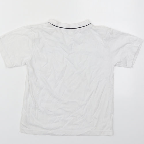 Umbro Boys White  Polyester Basic T-Shirt Size 5-6 Years V-Neck Pullover