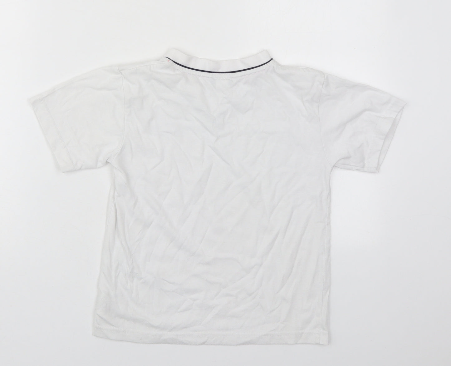 Umbro Boys White  Polyester Basic T-Shirt Size 5-6 Years V-Neck Pullover