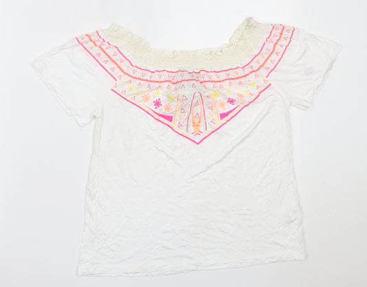 Front view of Primark women’s white viscose basic t-shirt, size UK 10, off the shoulder
