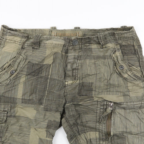 Tridagna Mens Green Camouflage  Cargo Shorts Size 32 in L11 in Regular Zip
