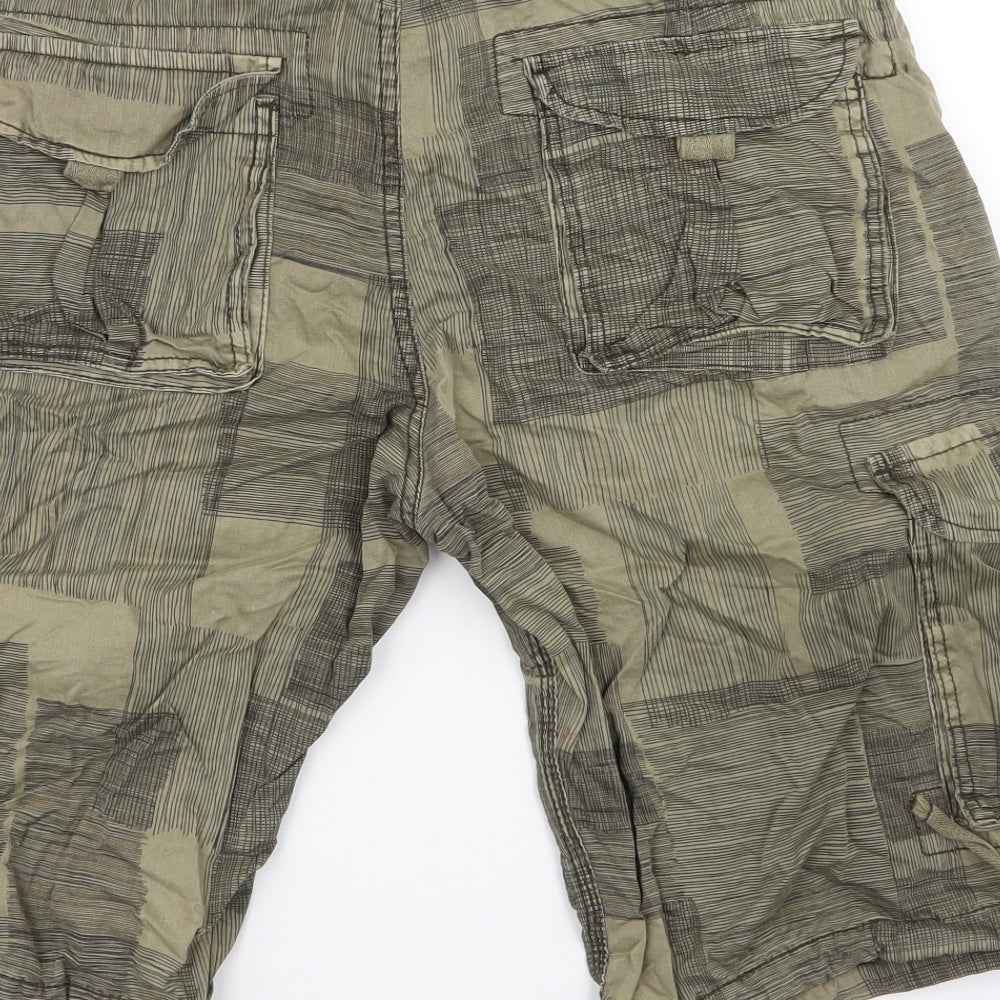 Tridagna Mens Green Camouflage  Cargo Shorts Size 32 in L11 in Regular Zip