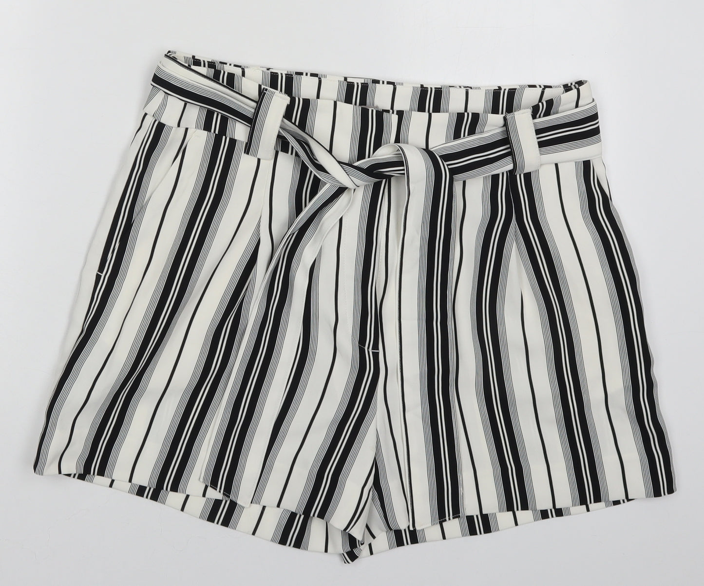 H&M Womens White Striped Polyester Mom Shorts Size 14 L3.5 in Regular Hook & Eye - Black and White