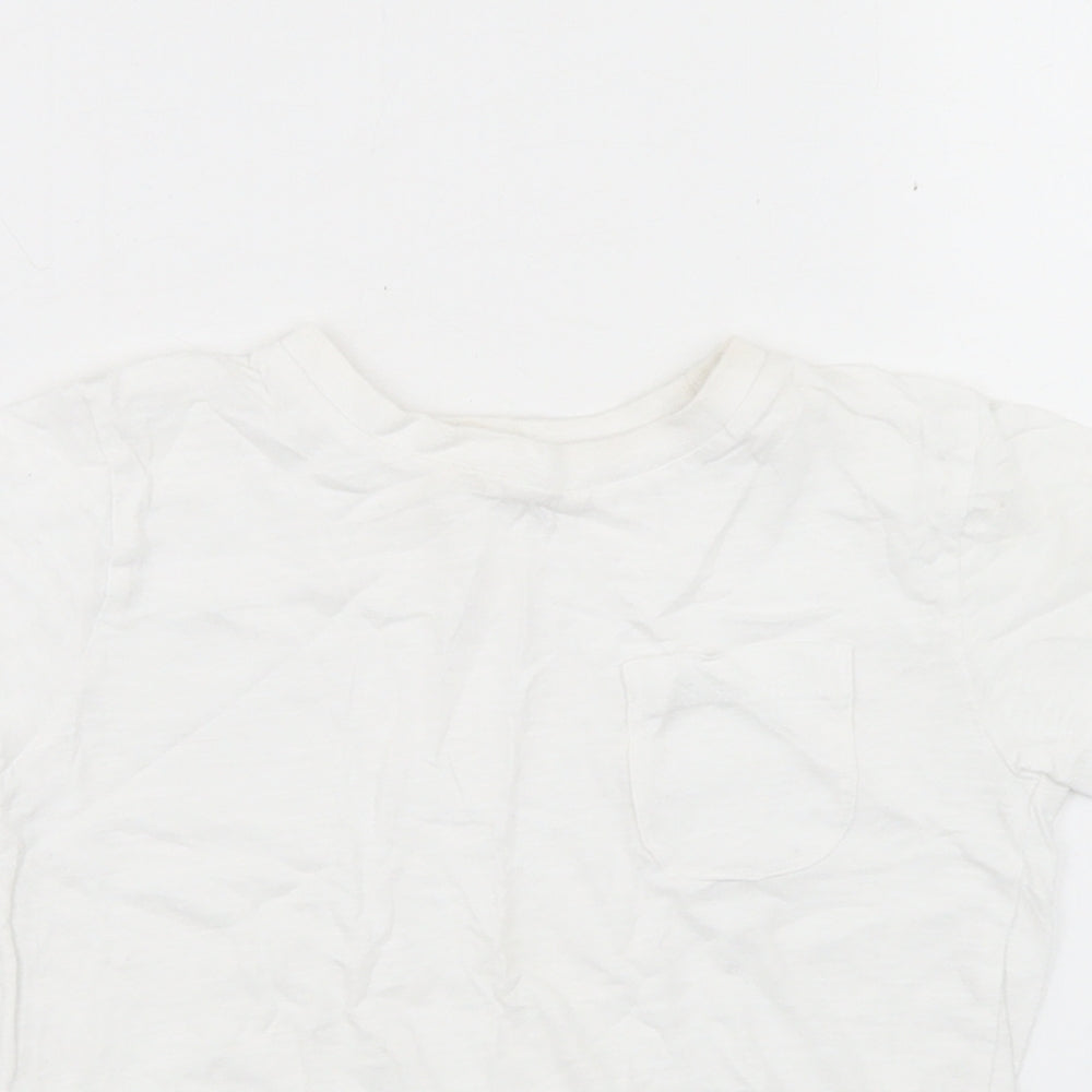 Dunnes Stores Boys White  Cotton Basic T-Shirt Size 4-5 Years Crew Neck  - Chest Pocket
