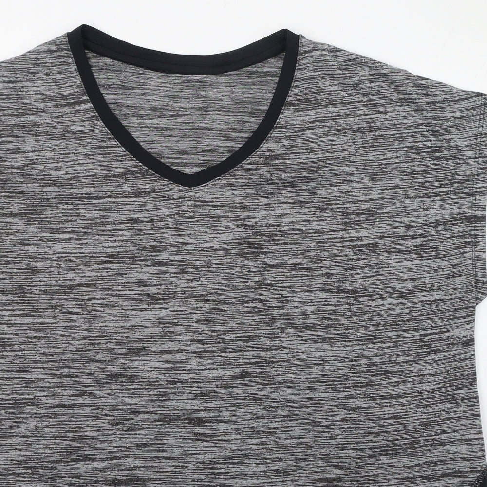 St Bernard Mens Grey Striped Polyester Pullover T-Shirt Size L V-Neck Pullover