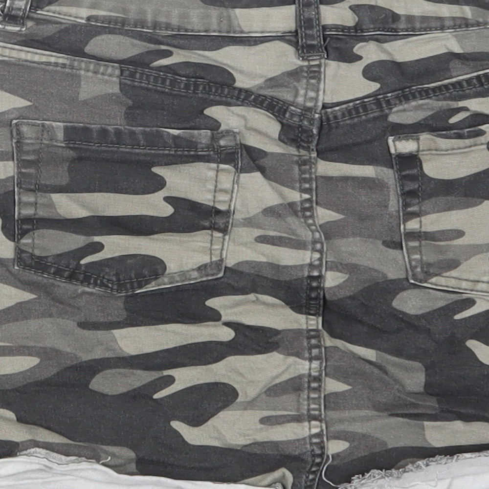 Primark Girls Green Camouflage Cotton Mini Skirt Size 8-9 Years  Regular Button