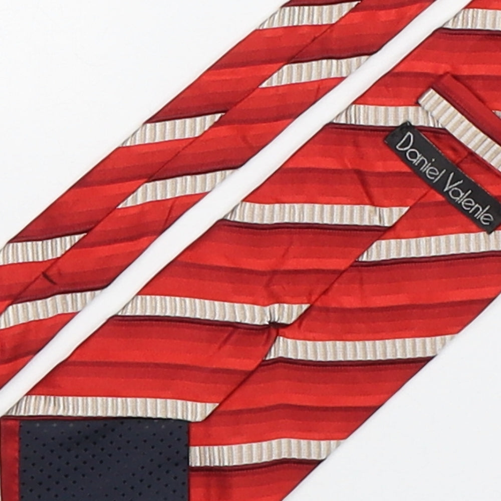 Daniel Valenle Mens Red Striped Silk Pointed Tie One Size