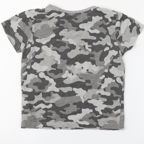 Primark Boys Grey Camouflage Cotton Basic T-Shirt Size 4-5 Years Round Neck Pullover