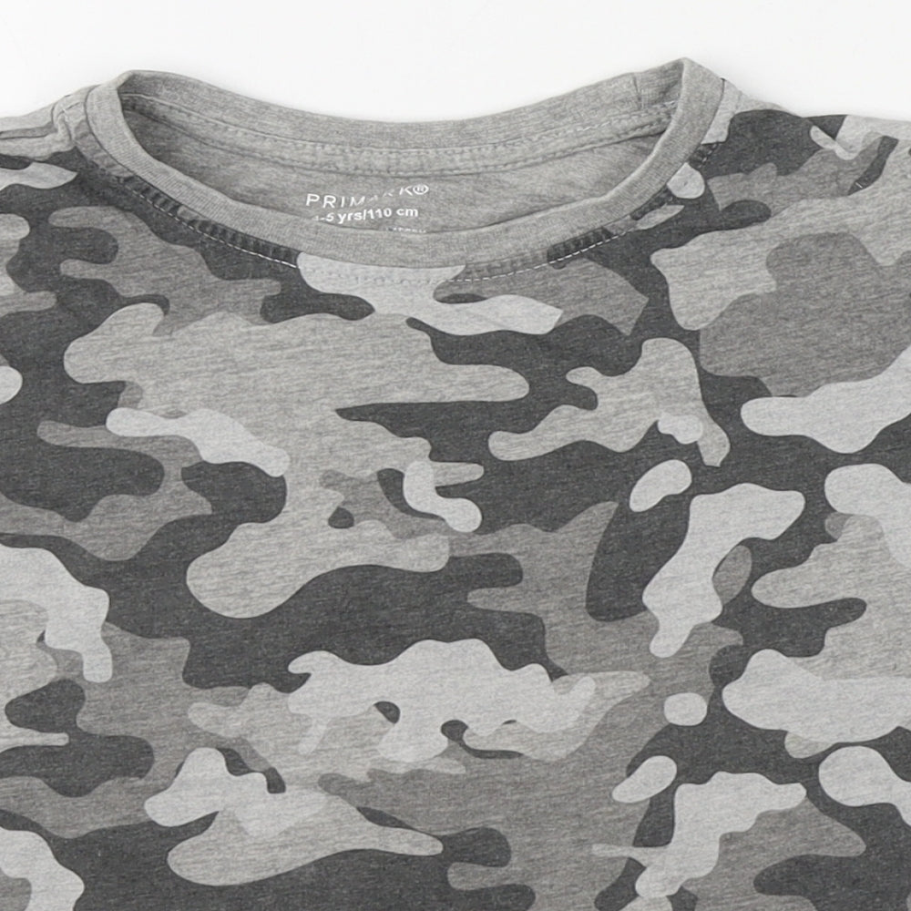 Primark Boys Grey Camouflage Cotton Basic T-Shirt Size 4-5 Years Round Neck Pullover