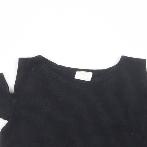 F&F Girls Black  Cotton Cropped T-Shirt Size 6-7 Years Crew Neck Pullover - Cold Shoulder