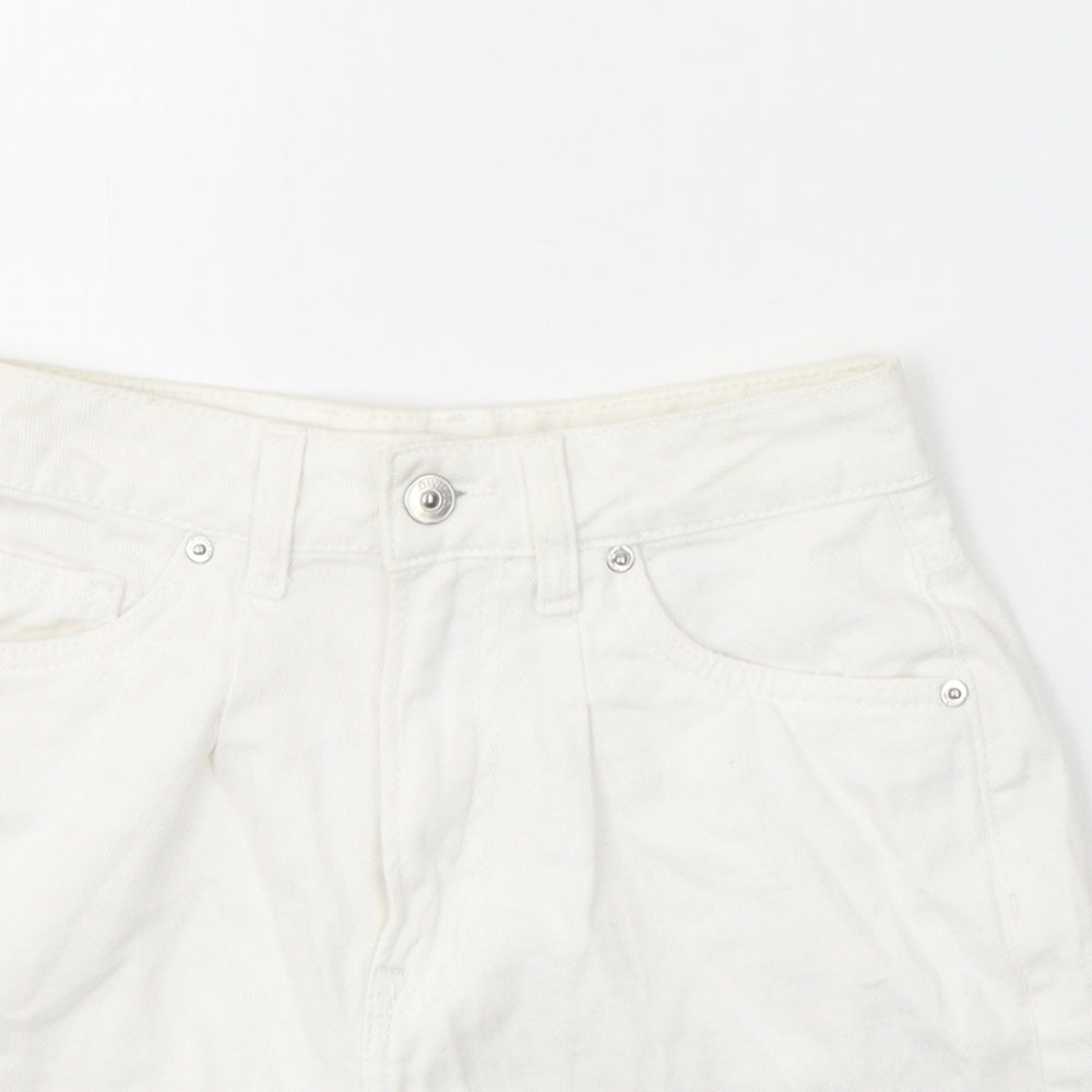 H&M Womens White  Cotton Hot Pants Shorts Size 4 L3 in Regular Button