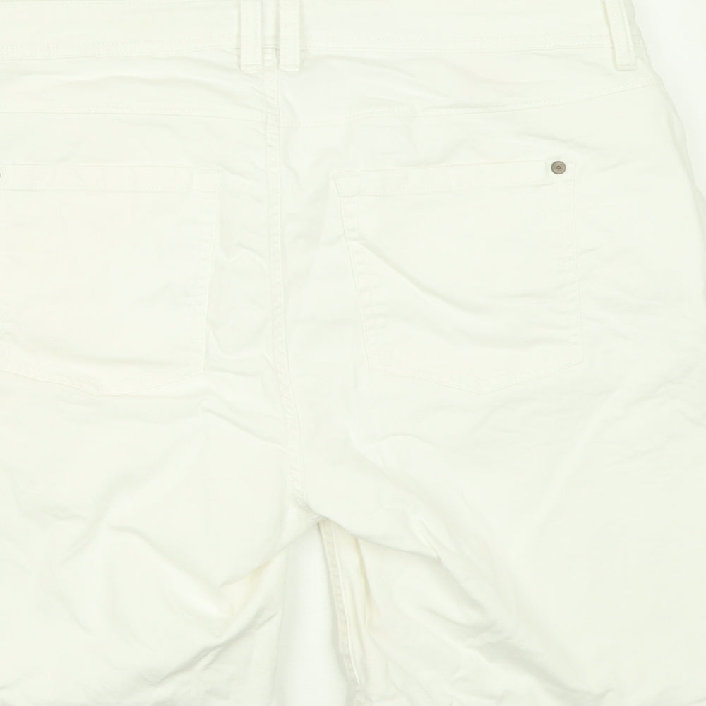 Orlando Mens White  Cotton Bermuda Shorts Size 34 in L8 in Relaxed Button