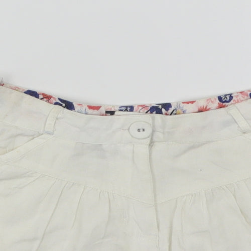 TU Girls White  Cotton Mom Shorts Size 8 Years  Regular Buckle