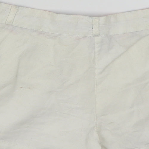 TU Girls White  Cotton Mom Shorts Size 8 Years  Regular Buckle