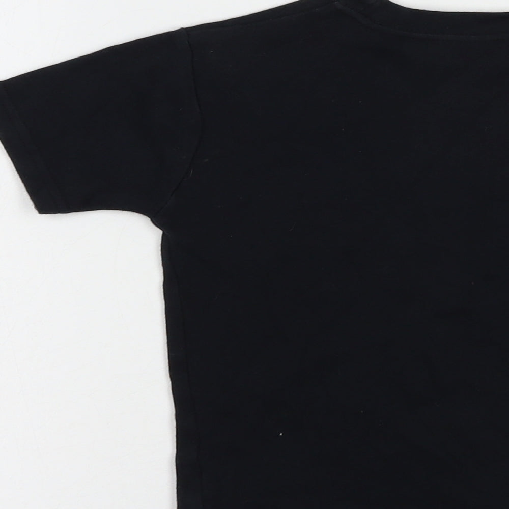 Preworn Boys Black  Cotton Basic T-Shirt Size 4-5 Years Crew Neck Pullover - Mummas Bestie