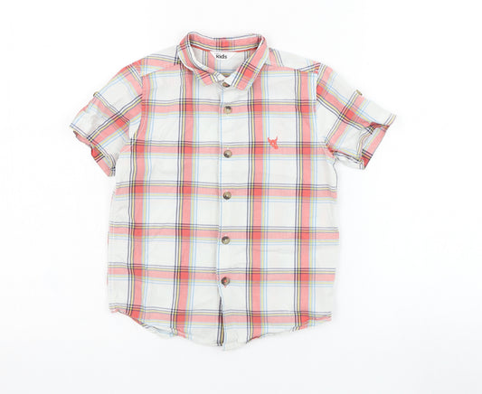 Front view of M&Co boys’ white check cotton basic button-up, size 5-6, years collared button