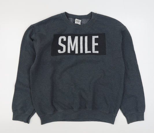 Front view of Gildan men’s grey cotton pullover sweatshirt, size M