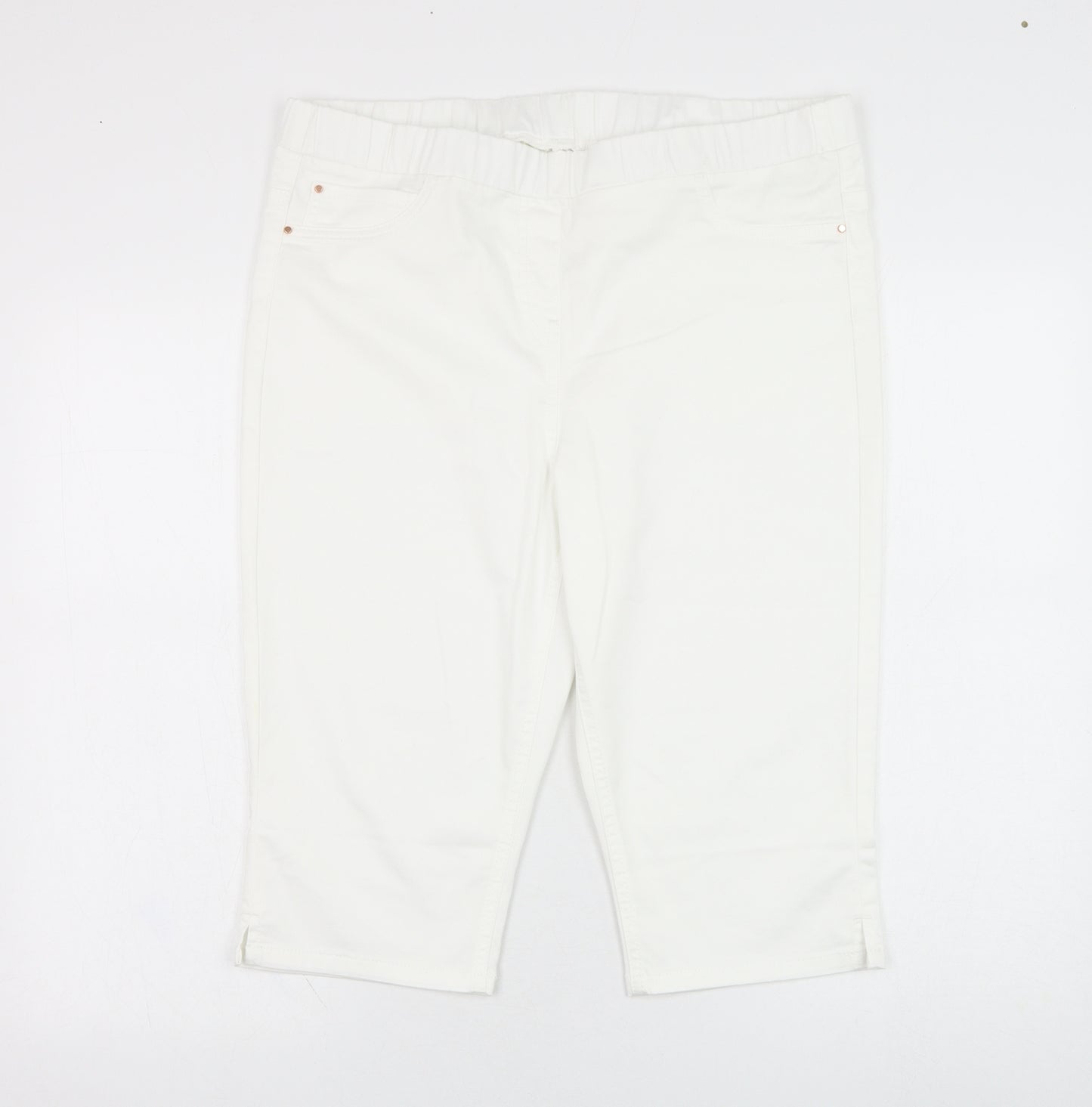 Preworn Womens White  Polyester Bermuda Shorts Size 36 in L15 in Regular Pull On