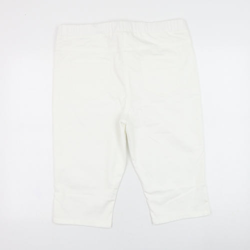 Preworn Womens White  Polyester Bermuda Shorts Size 36 in L15 in Regular Pull On