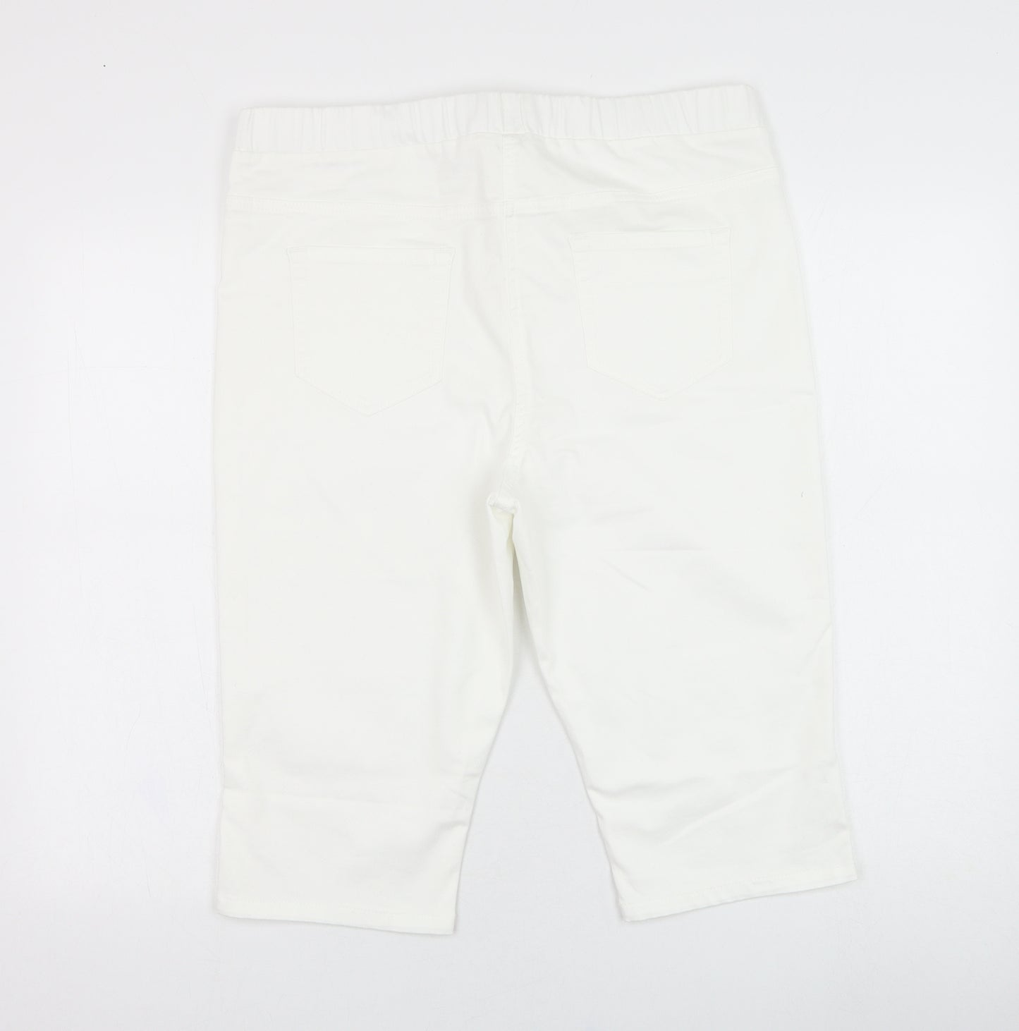 Preworn Womens White  Polyester Bermuda Shorts Size 36 in L15 in Regular Pull On