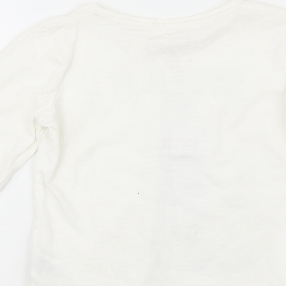 Preworn Girls White  Cotton Pullover Casual Size 6 Years Crew Neck  - Little girl with big dreams