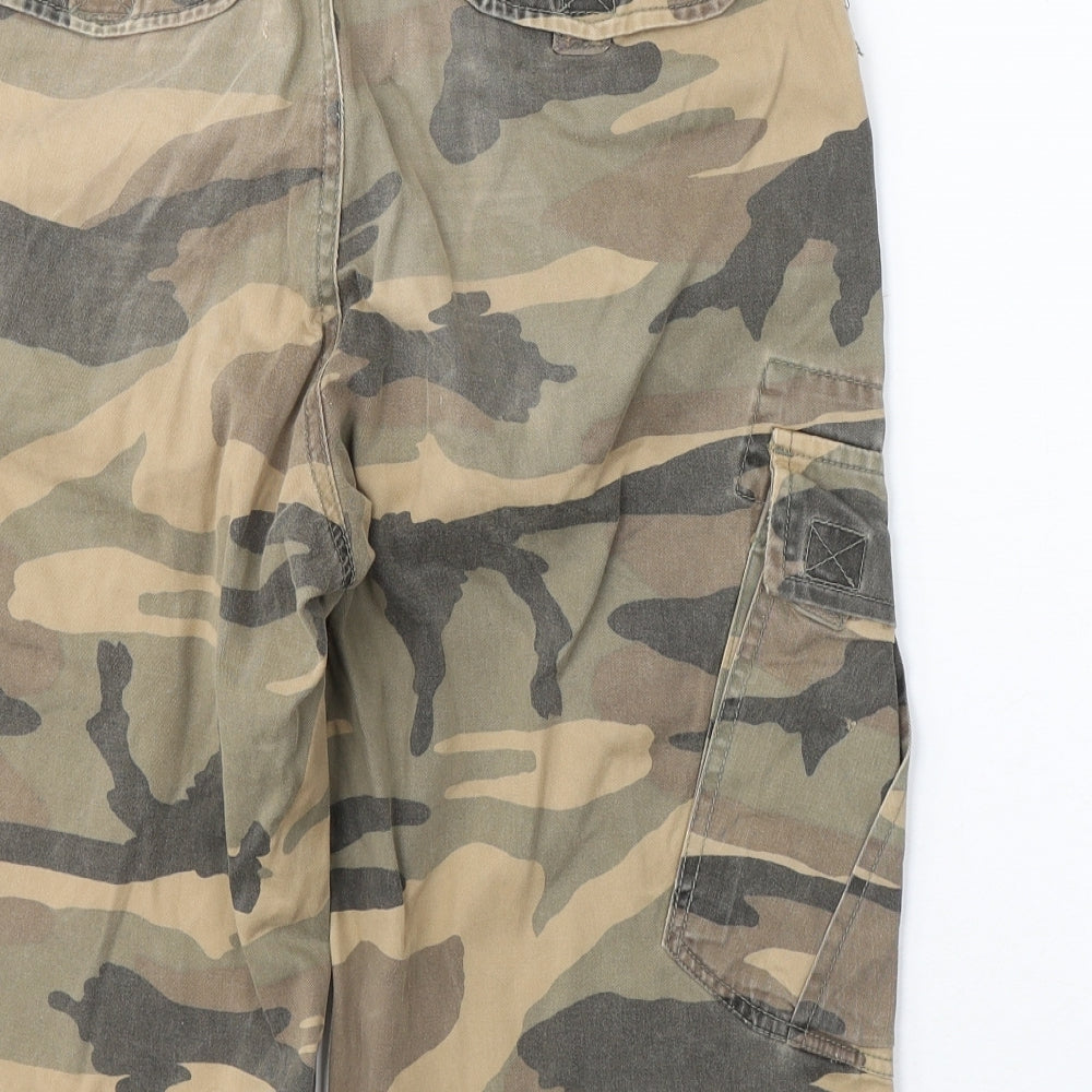 Chunk Mens Green Camouflage Cotton Cargo Shorts Size 30 L12 in Regular Button