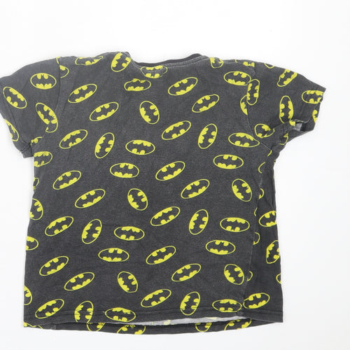 Preworn Boys Black Geometric Cotton Basic T-Shirt Size 6-7 Years Crew Neck Pullover - Bat Man