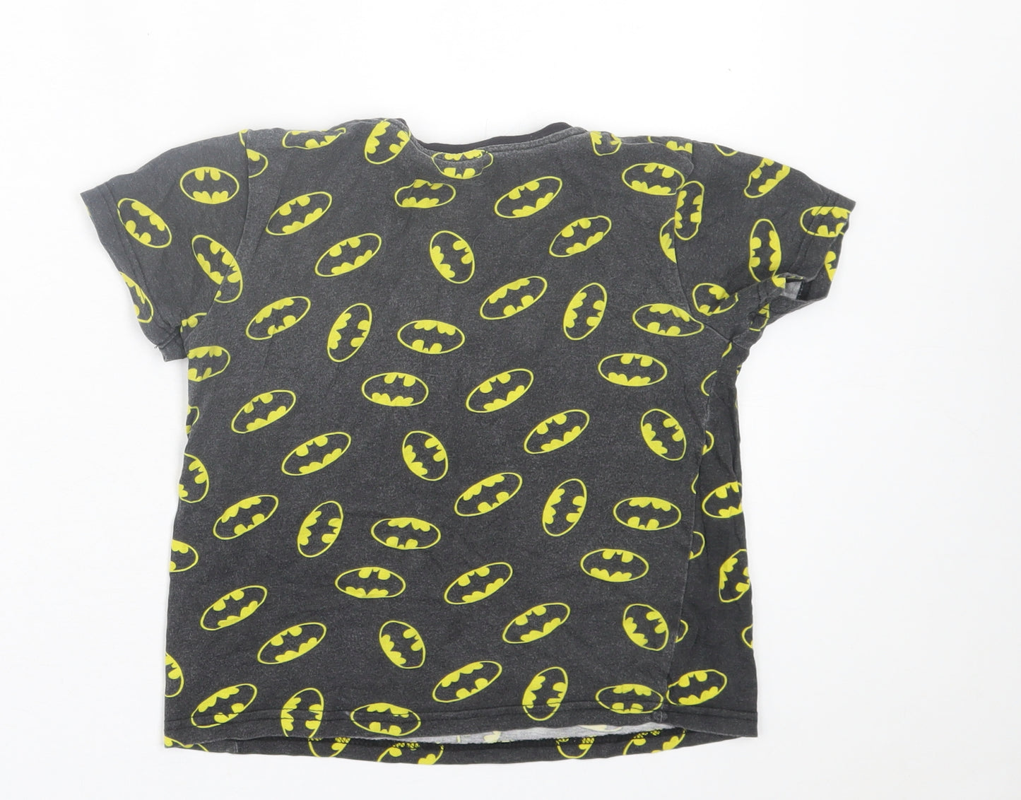 Preworn Boys Black Geometric Cotton Basic T-Shirt Size 6-7 Years Crew Neck Pullover - Bat Man