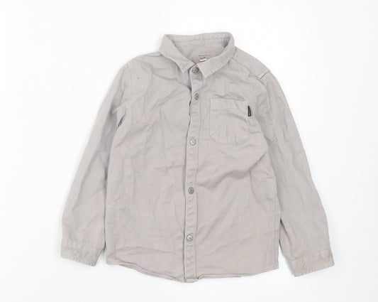 Front view of River Island boys’ grey cotton basic button-up, size 4-5, years collared button