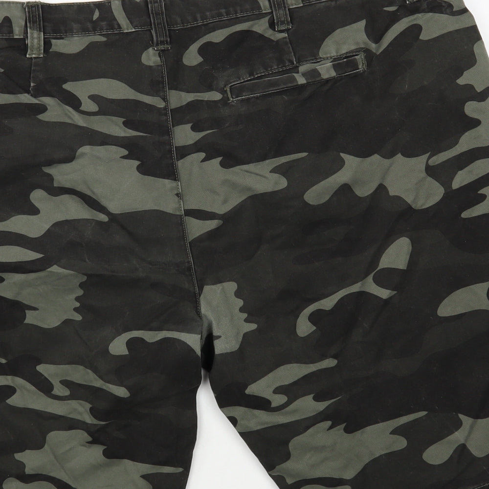 Cedarwood State Mens Green Camouflage Cotton Chino Shorts Size 40 in L11 in Regular Button