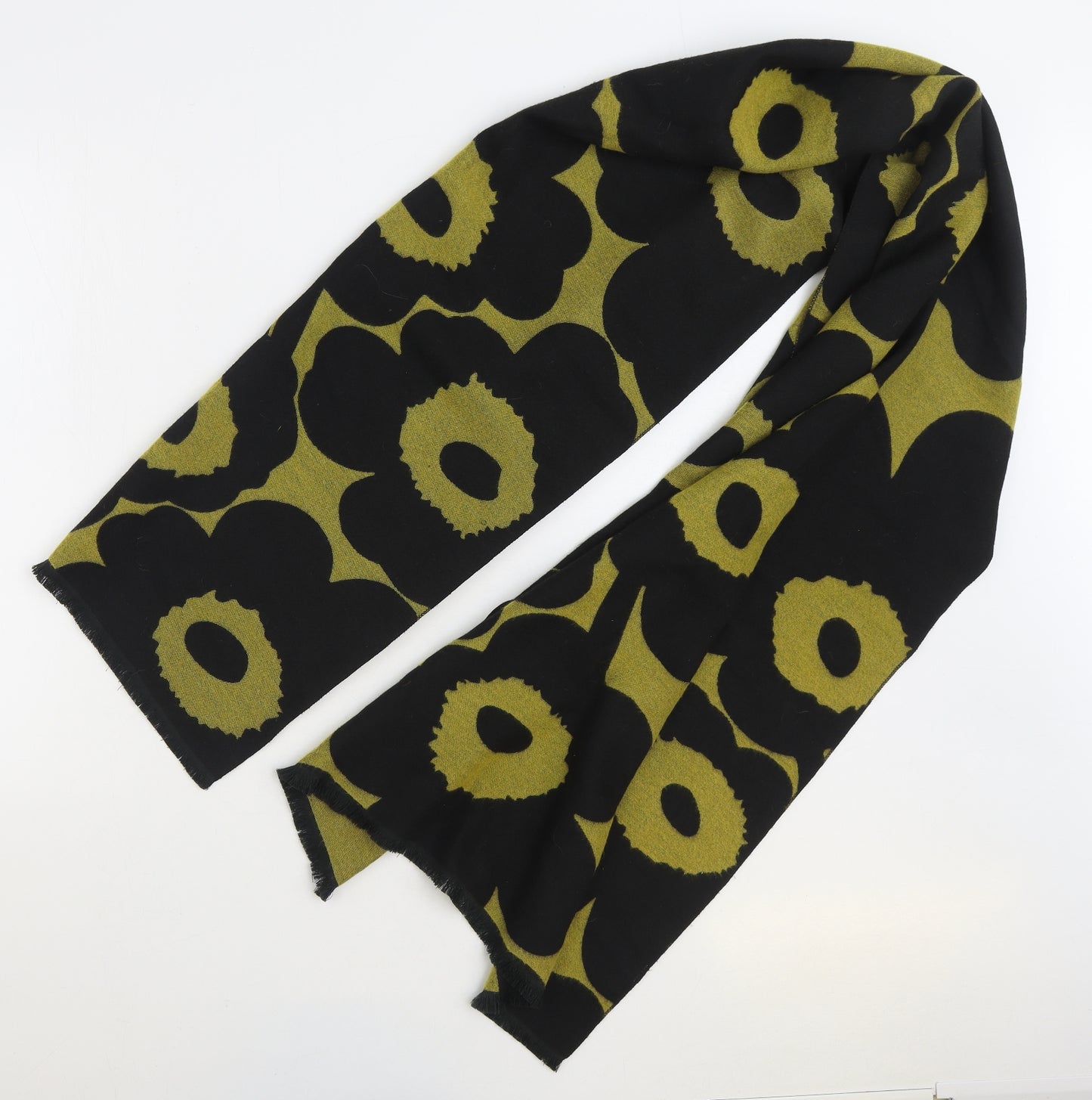 Preworn Womens Black Floral Acrylic Scarf